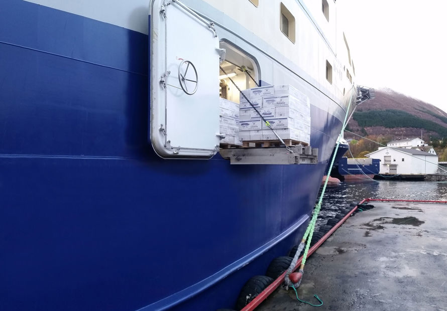 Pallet Unloading, Offloading Elevators, Easy Offloading